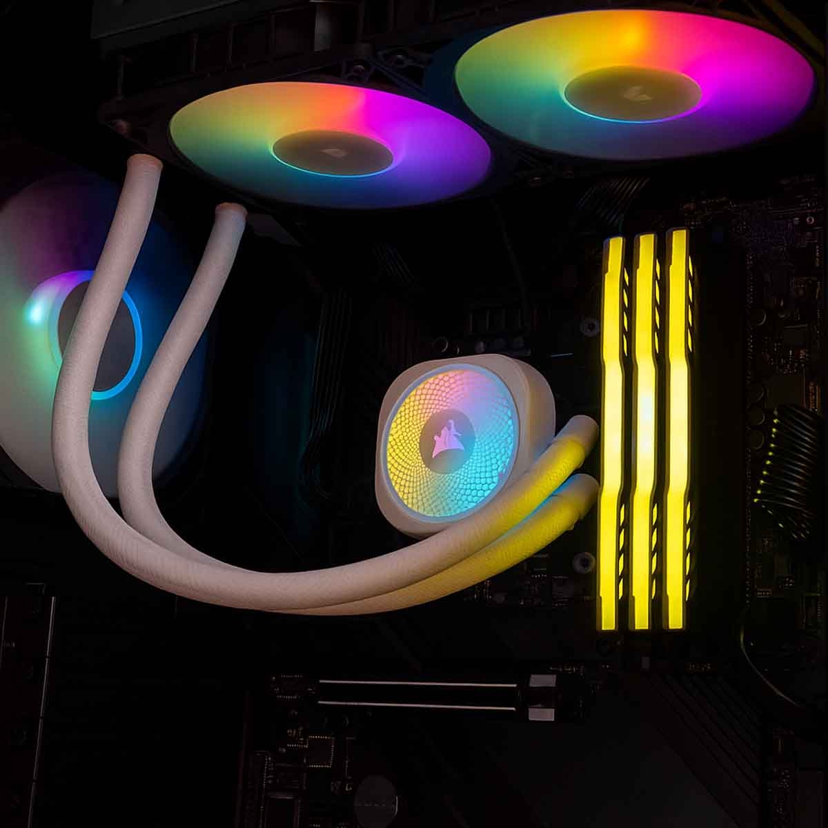 كورسير مبرد معالج سائل آي كيو لينك تايتان 360 آر إكس آر جي بي باللون الأبيض