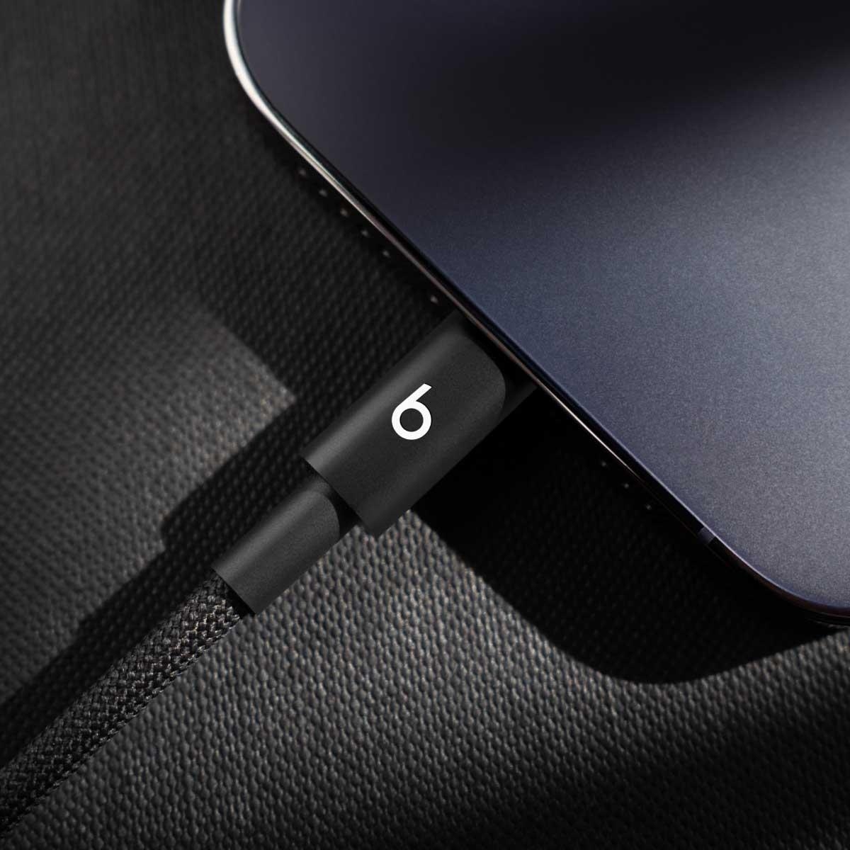 كابل Beats Bolt الأسود بطول 1.5 متر من USB-C إلى Lightning