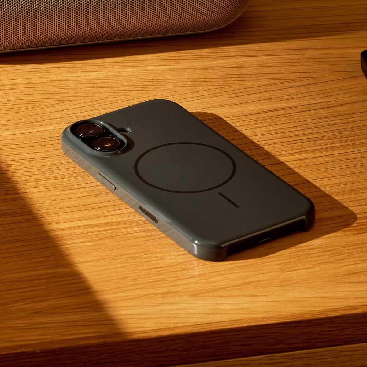 بيتس غطاء مع MagSafe لآيفون 16 - أسود منتصف الليل