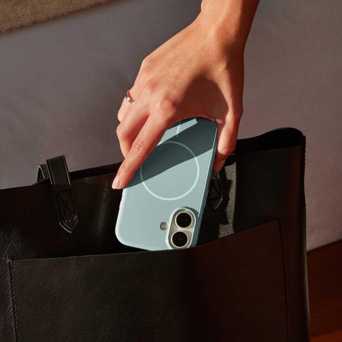 بيتس غطاء مع MagSafe لآيفون 16 - أزرق ريب تايد