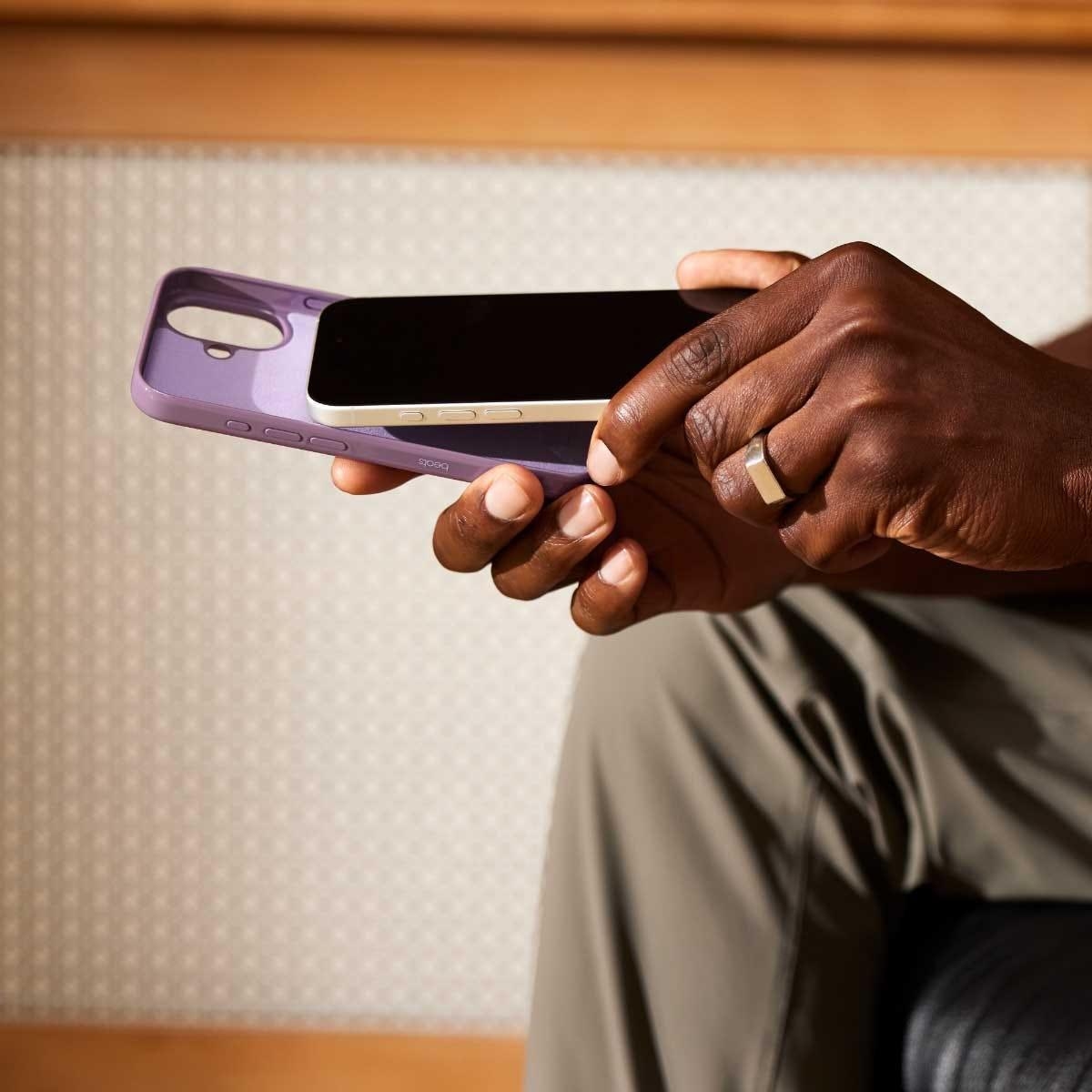 بيتس غطاء مع MagSafe لآيفون 16 - بنفسجي صن ست