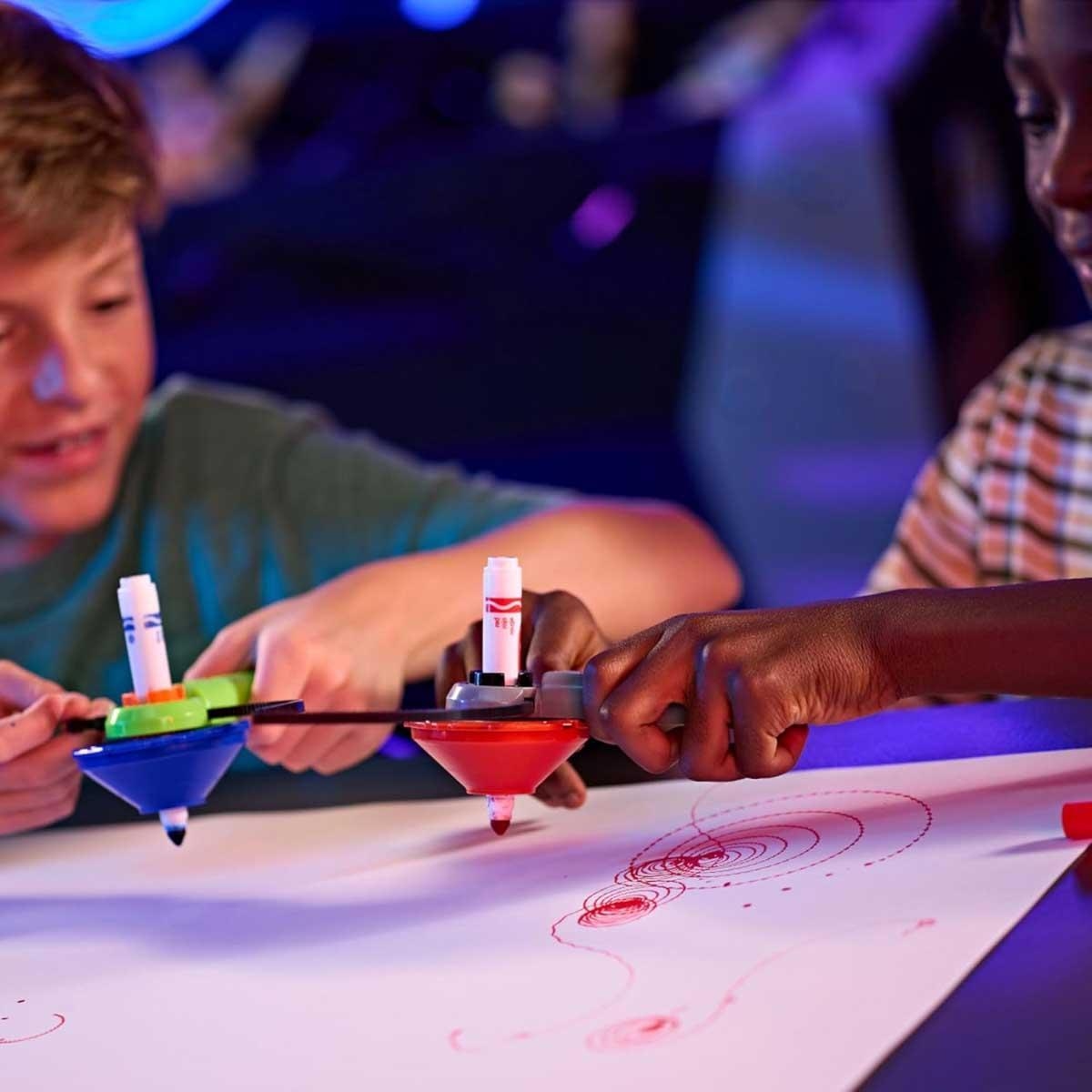 لعبة دوارة متنوعة من كرايولا كولورويرلز، مناسبة للجنسين، من 6 إلى 8 سنوات