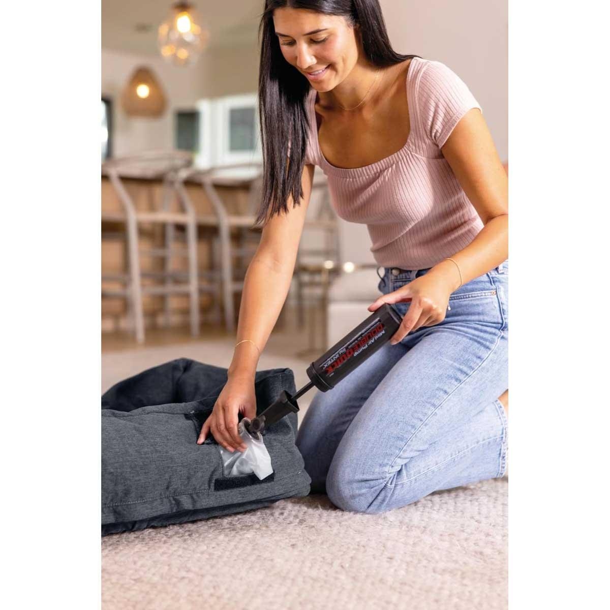 إنتكس سرير سفر صغير للحيوانات الأليفة مع مضخة يدوية