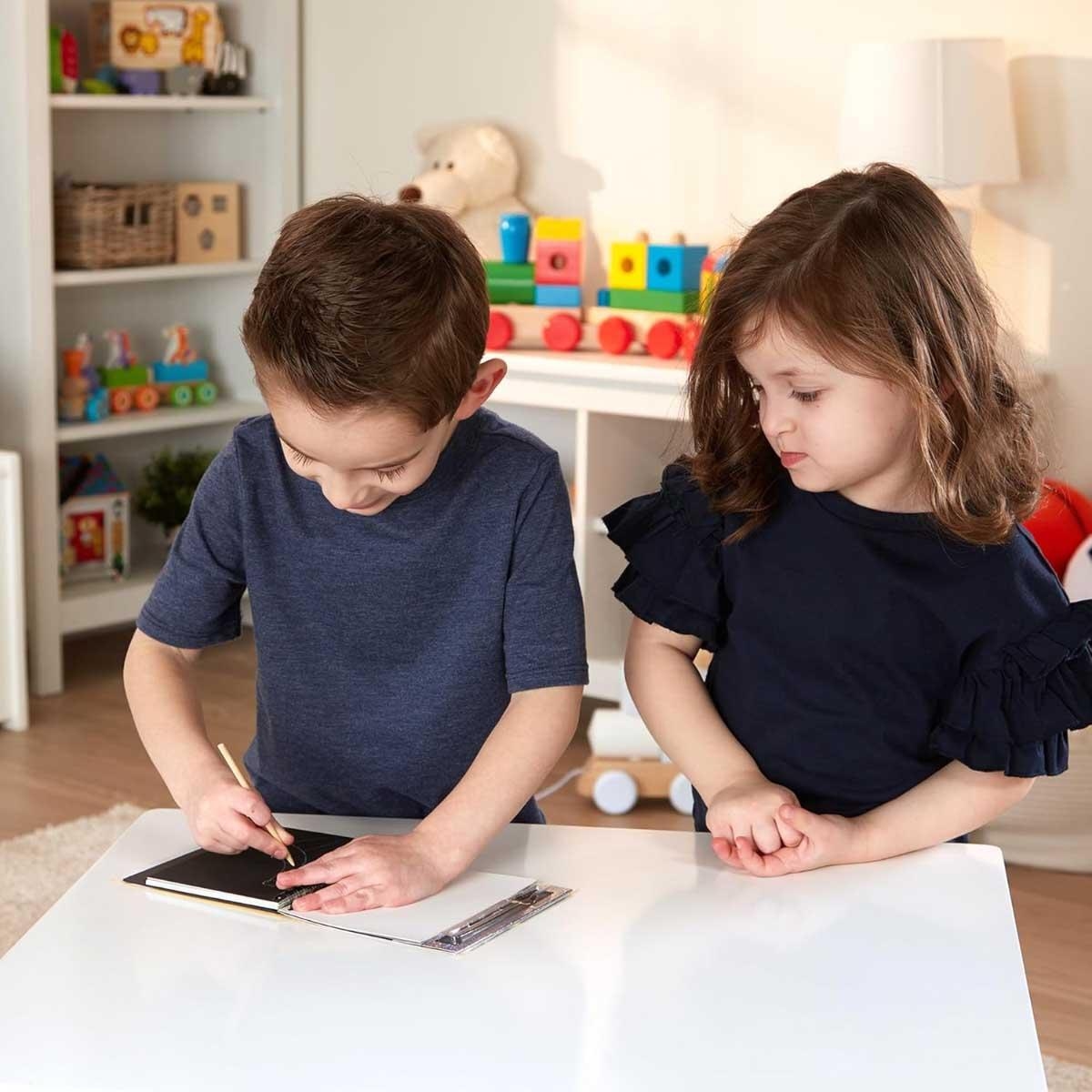 ميليسا آند دوغ مجموعة دفتر خدش ورسومات من 16 صفحة للجنسين، 3-4 سنوات