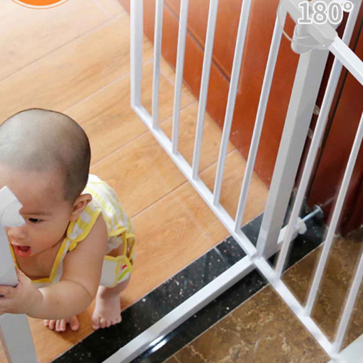 بيبي سيف بوابة أمان بيضاء مع تمديد 30 سم