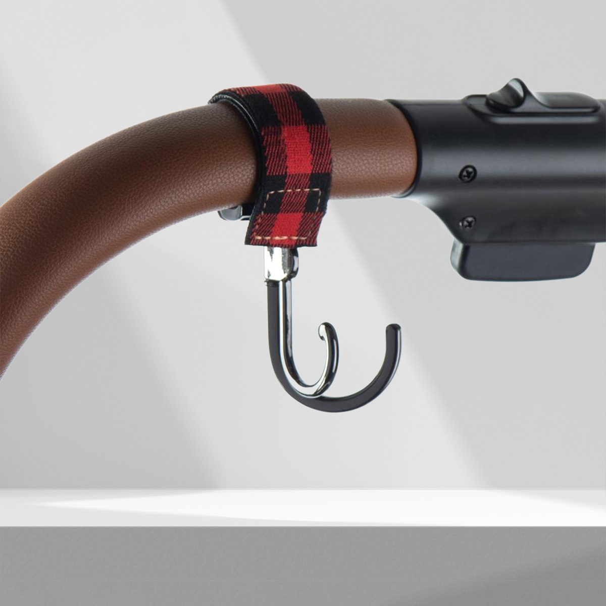 بيبي دريم خطاف تسوق لعربة الأطفال بلون أسود وأحمر للأطفال من عمر 0 إلى 2 سنة