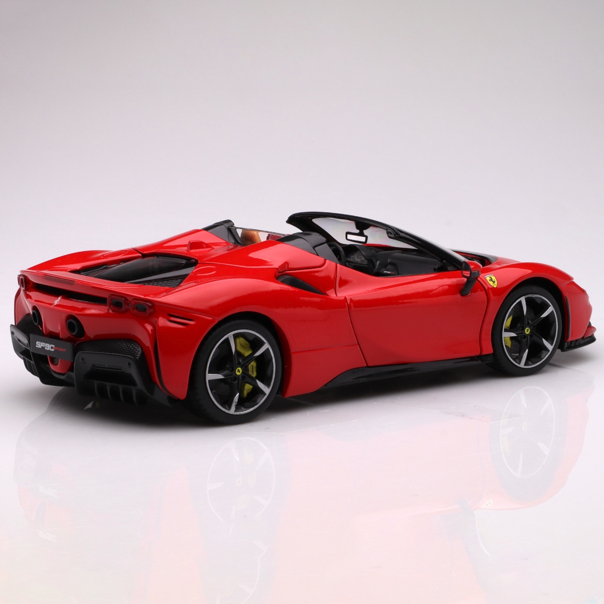بوراغو سيارة فيراري SF90 سبايدر سيغنيتشر بمقياس 1:18 للأولاد، 3-4 سنوات