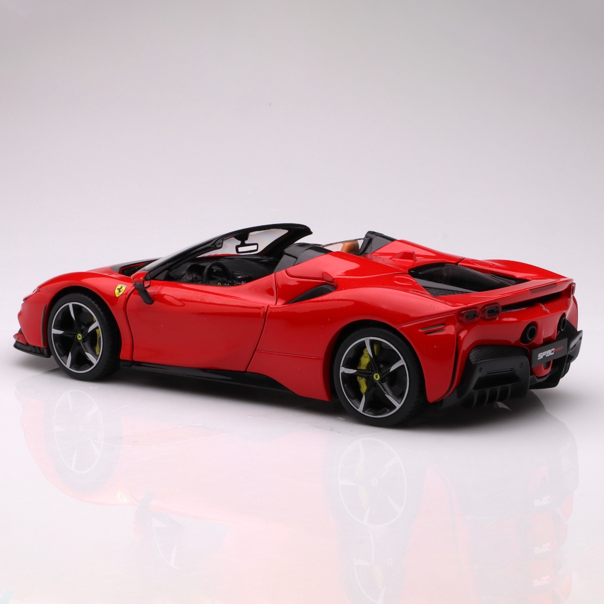 بوراغو سيارة فيراري SF90 سبايدر سيغنيتشر بمقياس 1:18 للأولاد، 3-4 سنوات