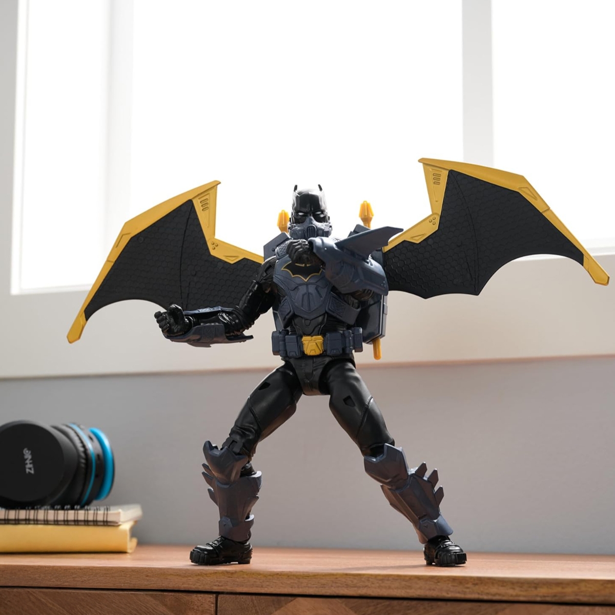 دي سي كوميكس دمية باتمان بجناحين قابلين للتمدد من سلسلة نايت سكاي بحجم 12 إنش للجنسين، 5-7 سنوات