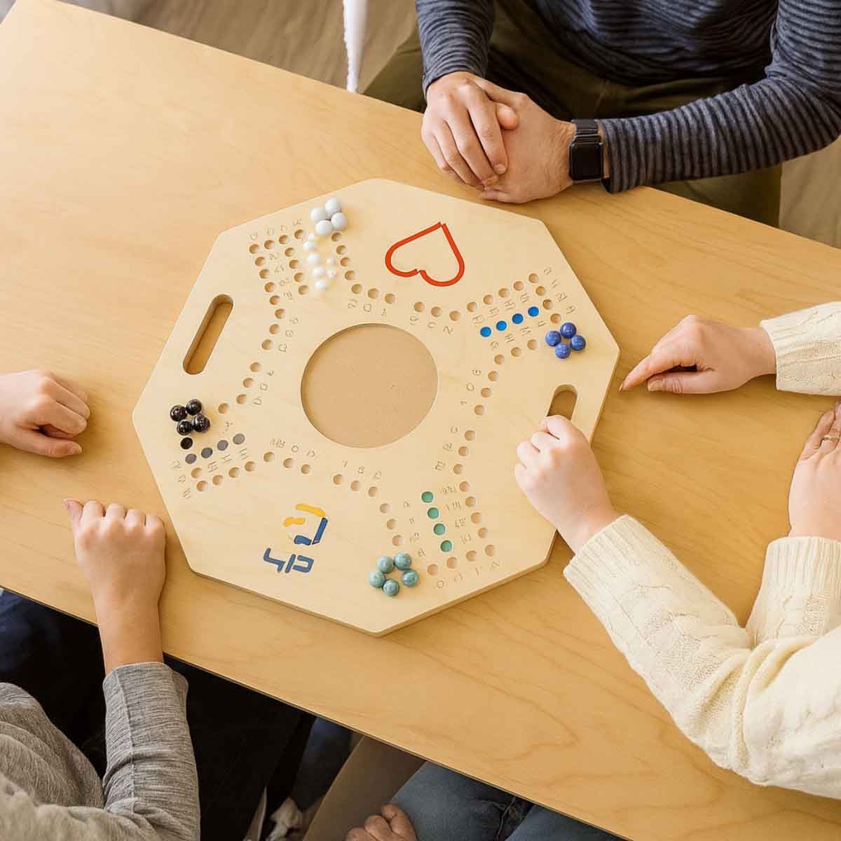 فور أند بلس مجموعة لعبة جاكارو لوحية قابلة للطي بلون بيج، للجنسين، 4 لاعبين