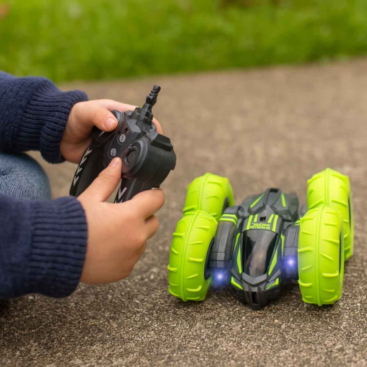 فاني بوكس سيارة تحكم عن بعد ثاندر إكس بمقياس 1:18 للأولاد والبنات عمر 5-7 سنوات