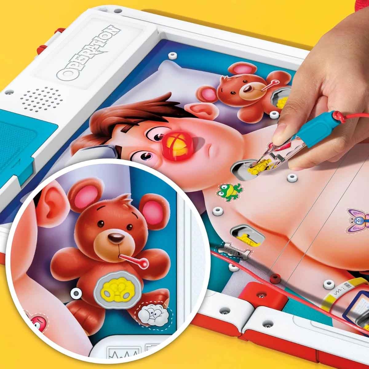 هاسبرو مجموعة لعبة من هو؟ وأوبريشن مع لعبة الشطرنج من أنكيت تويز، للجنسين، 5-7 سنوات