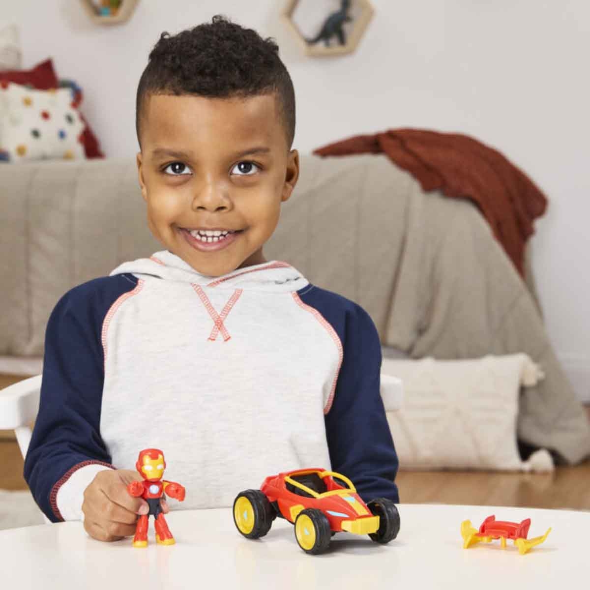 آيرون مان وأصدقاؤه الرائعون مجموعة لعب شخصية آيرون ريسر مع مركبة للجنسين من عمر 3-4 سنوات
