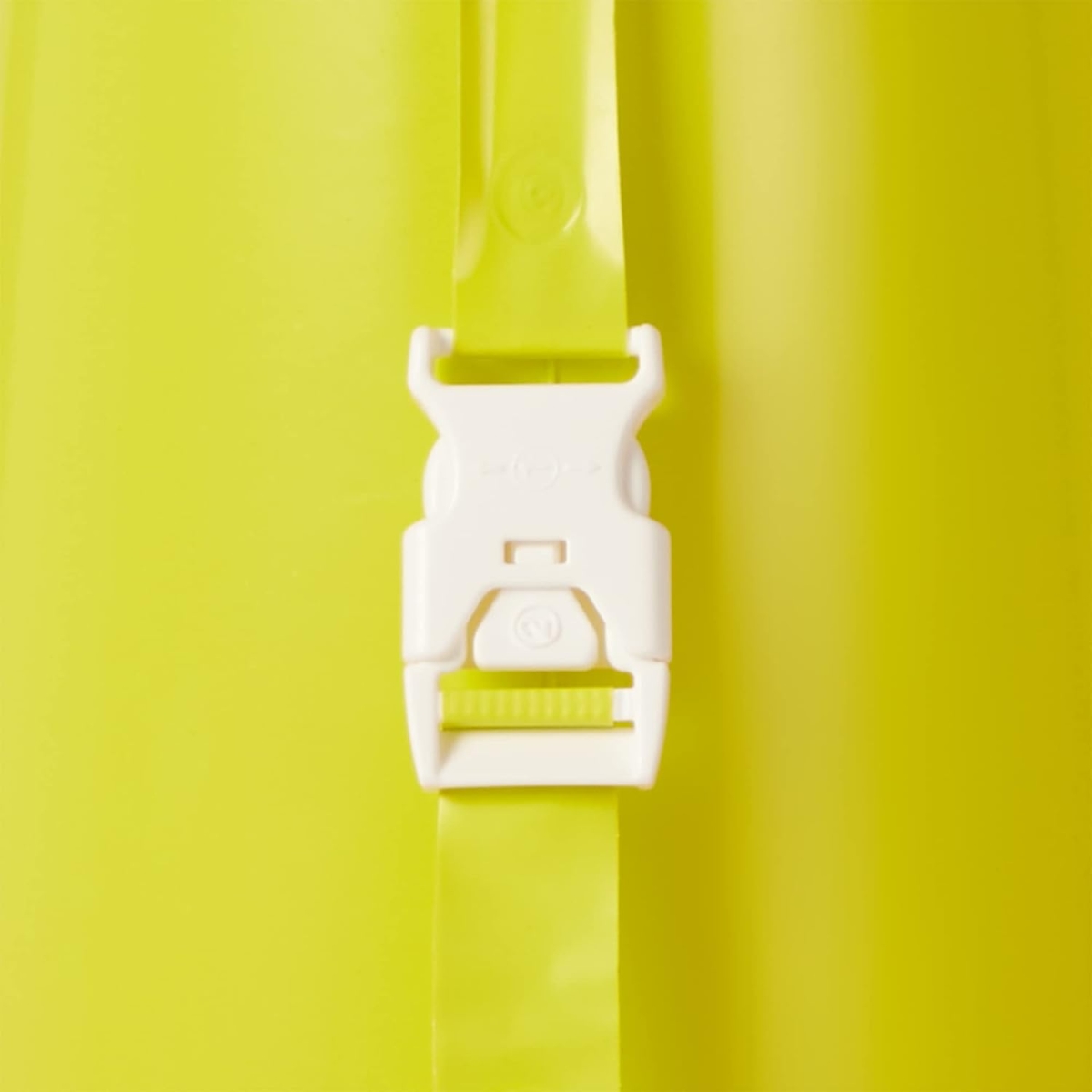 إنتكس لعبة كرة طائرة في المسبح القابل للنفخ للجنسين، 8-10 سنوات