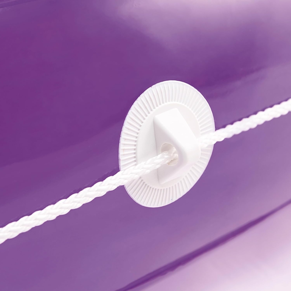 إنتكس كرسي استرخاء في الماء بتصميم جزيرة قوس قزح للجنسين