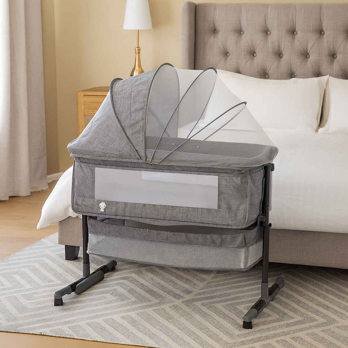 كيكي بيبي سرير جانبي للأطفال 3 في 1 باللون الرمادي الفاتح مع سلة تخزين وناموسية ومرتبة قابلة للتنفس من عمر 0-2 سنة