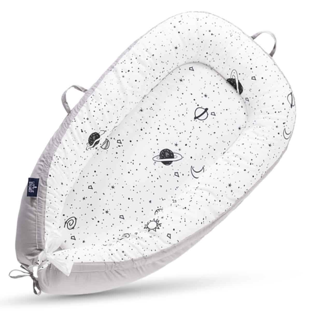 ليتل ستوري سرير استرخاء للمواليد بحشوة لينة وقابلة للتنفس — نقش المجرة للأطفال، 0–2 سنة