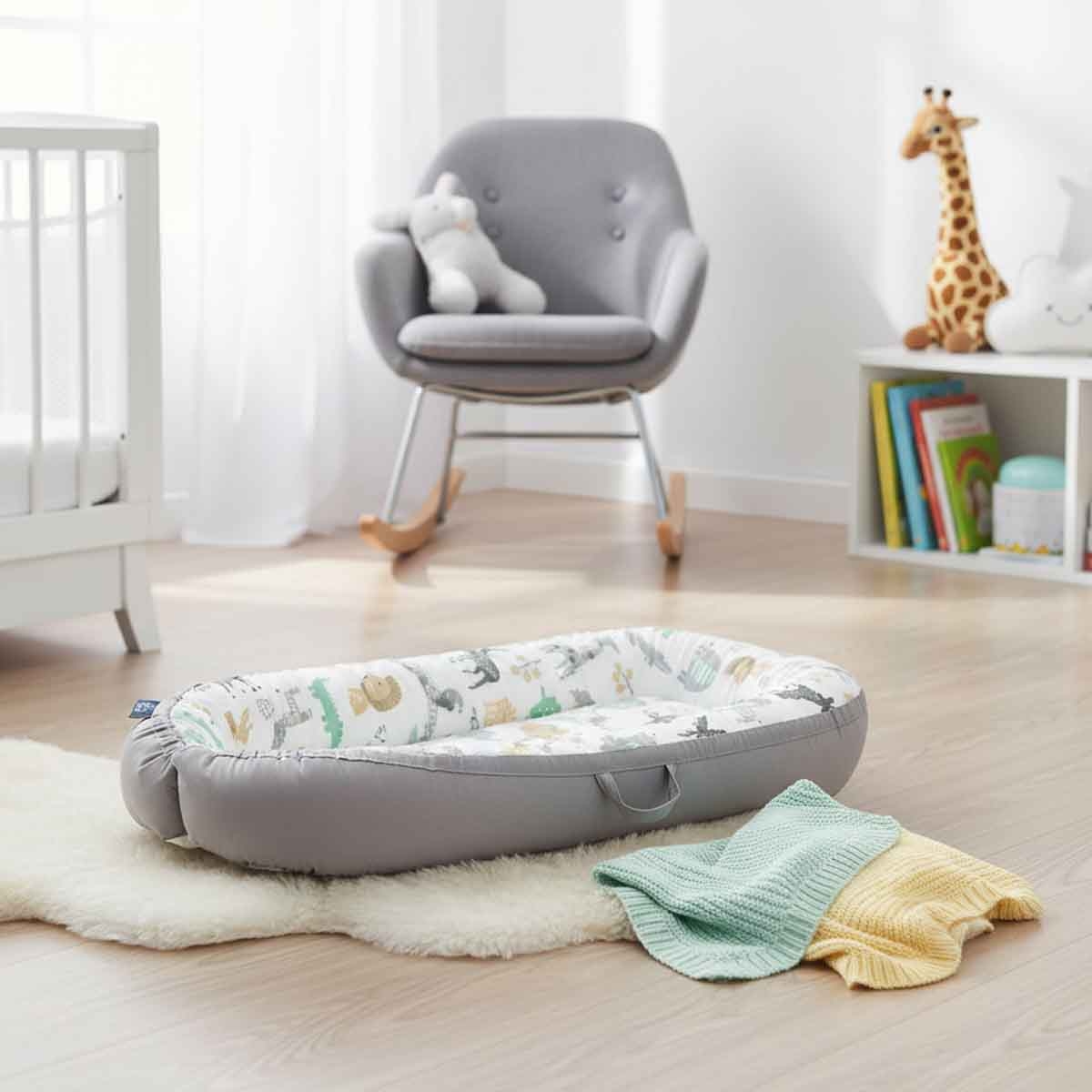 ليتل ستوري سرير استرخاء للمواليد بحشوة لينة وقابلة للتنفس — نقش الغابة للأطفال، 0–2 سنة
