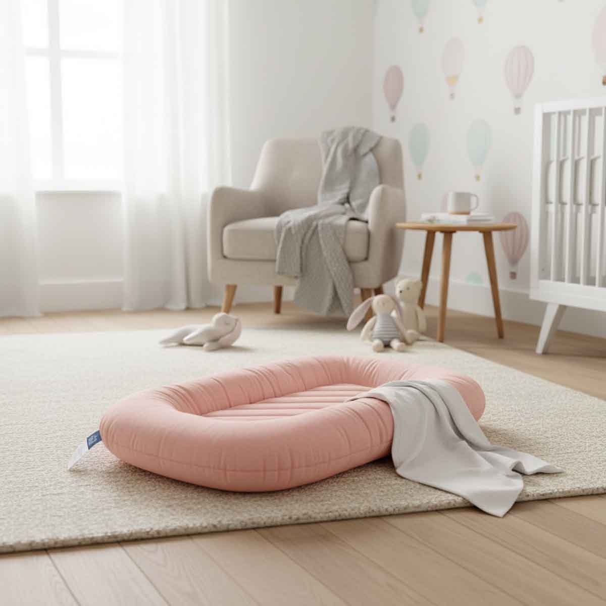 ليتل ستوري سرير نوم محمول للأطفال باللون الوردي