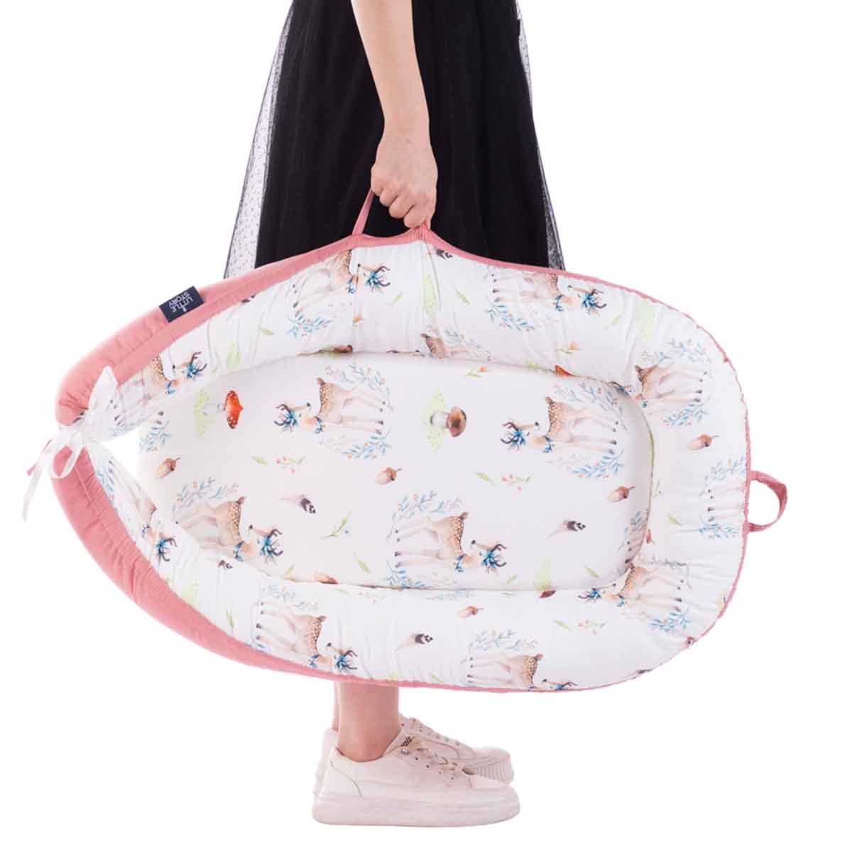 ليتل ستوري سرير استرخاء للمواليد بحشوة لينة قابلة للتنفس — رنود للأطفال، 0–2 سنة