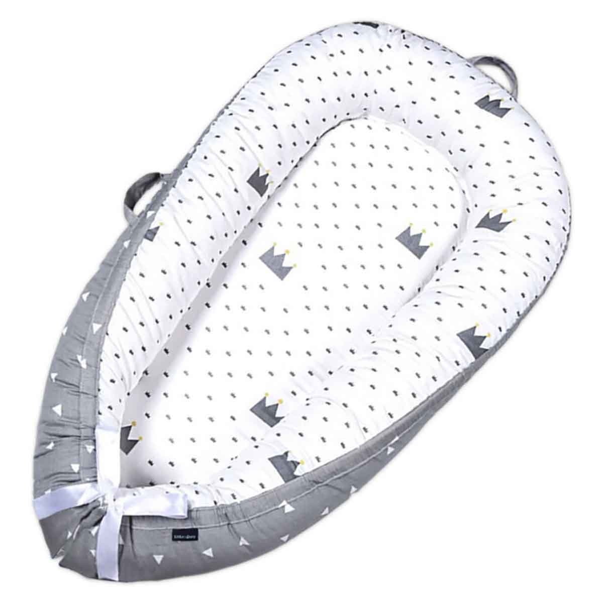 ليتل ستوري سرير استرخاء لحديثي الولادة بحشوة ألياف ناعمة وقابلة للتنفس – رمادي ملكي