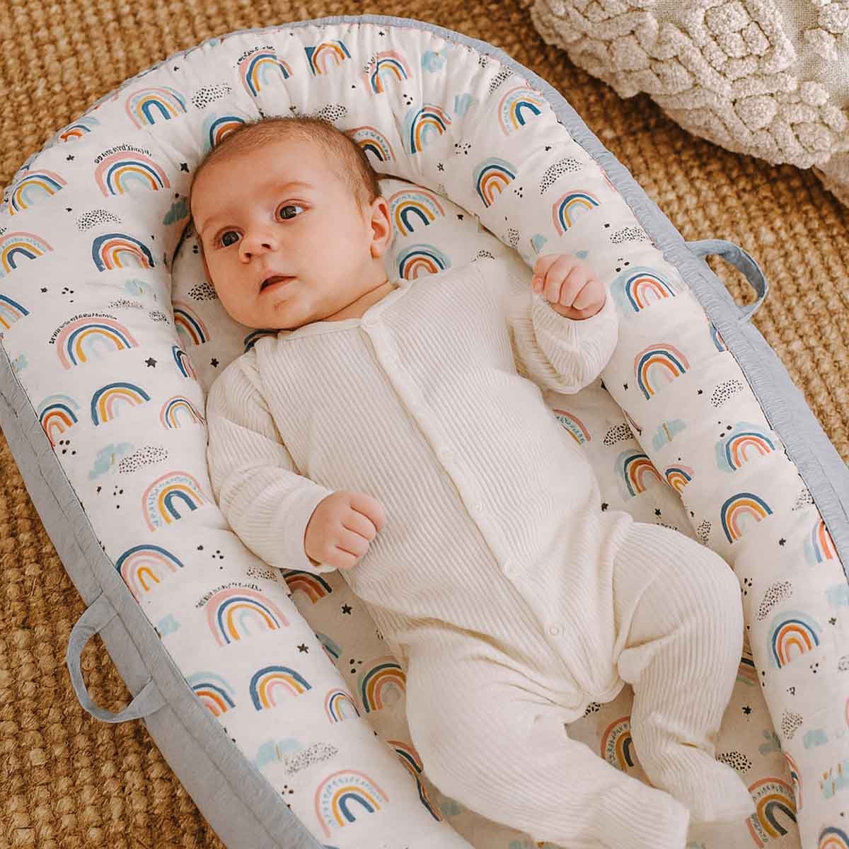 ليتل ستوري سرير استرخاء للمواليد بحشوة صن شاين رمادية قابلة للتنفس للأطفال 0-2 سنوات