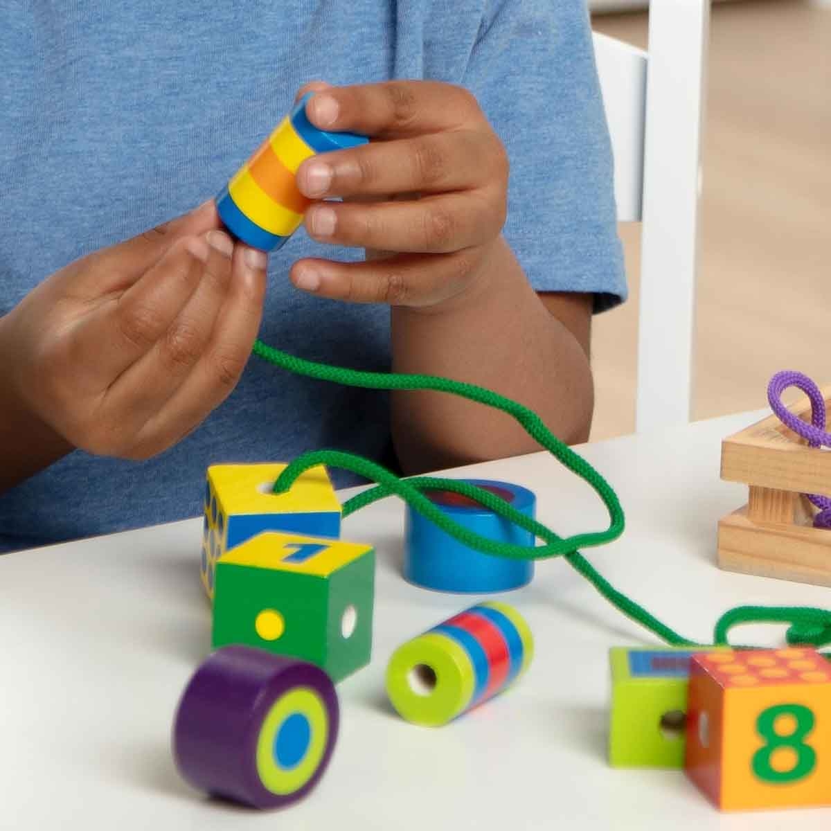 ميليسا آند دوغ مجموعة نشاط تعليمي خرز خشبي فاخر للجنسين، 3-4 سنوات