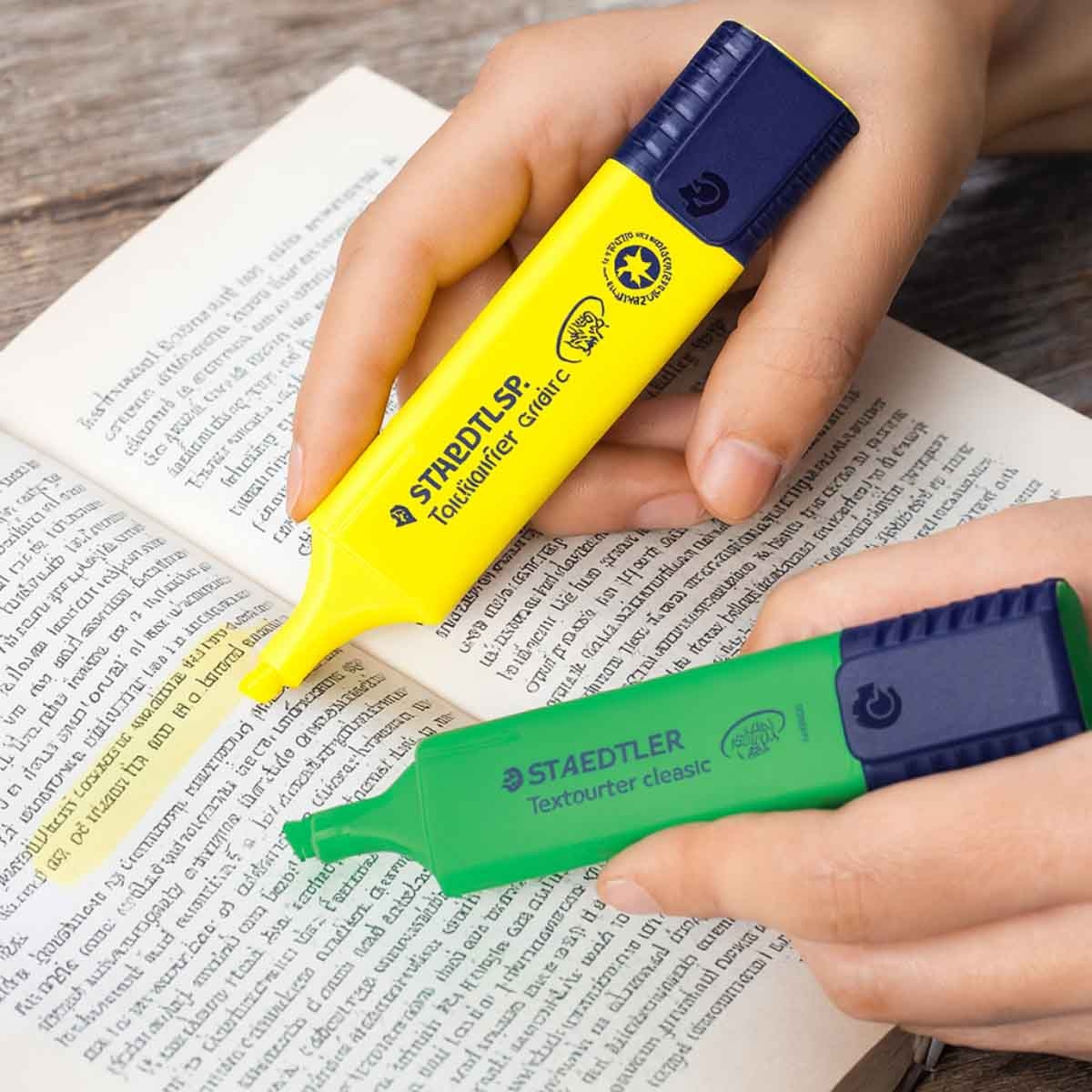 ستيدلر أقلام تمييز أصفر وأخضر مجموعة من 2 (13+ سنة)