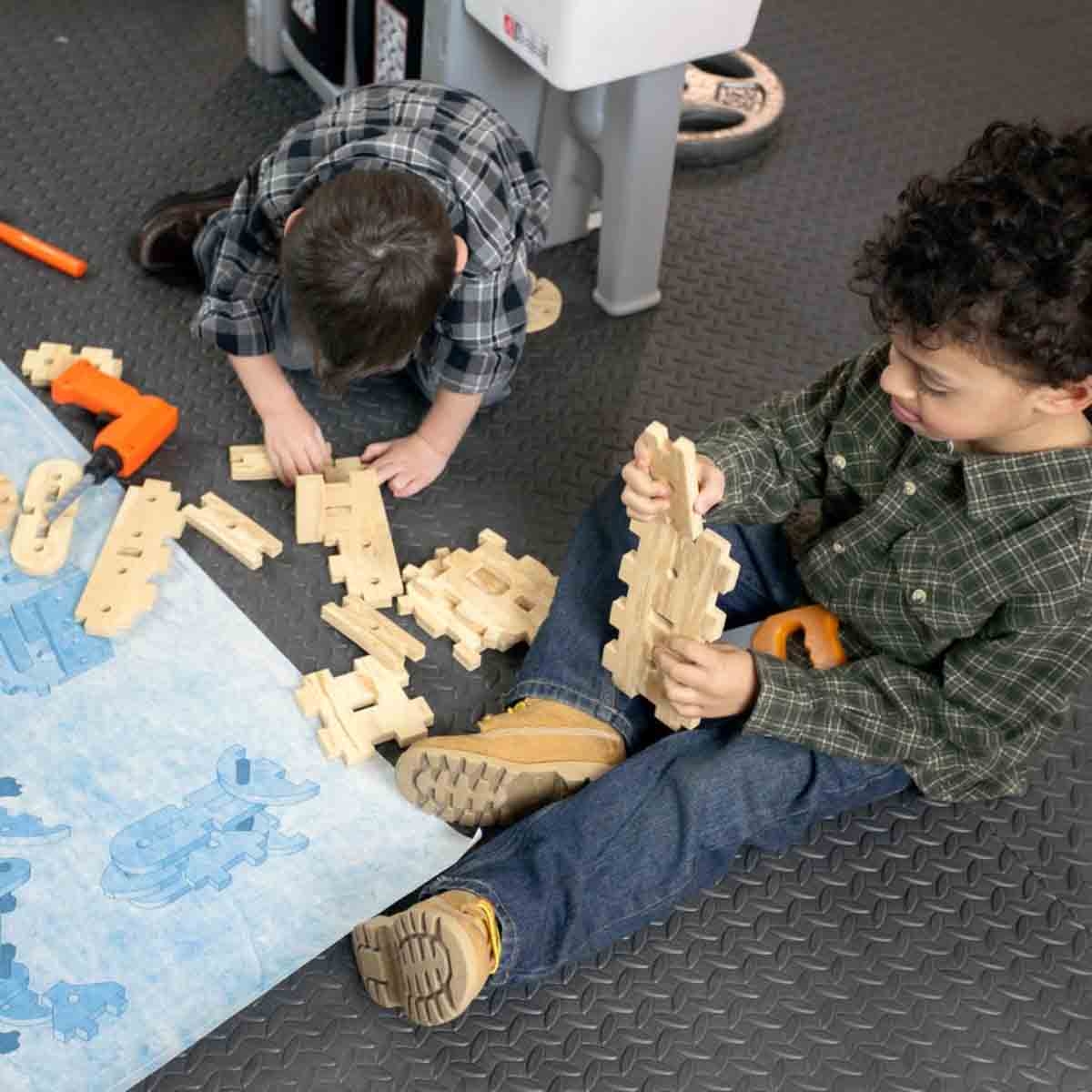 ستيب 2 ورشة لعب برو بلاي وطاولة ادوات للجنسين، 3-4 سنوات