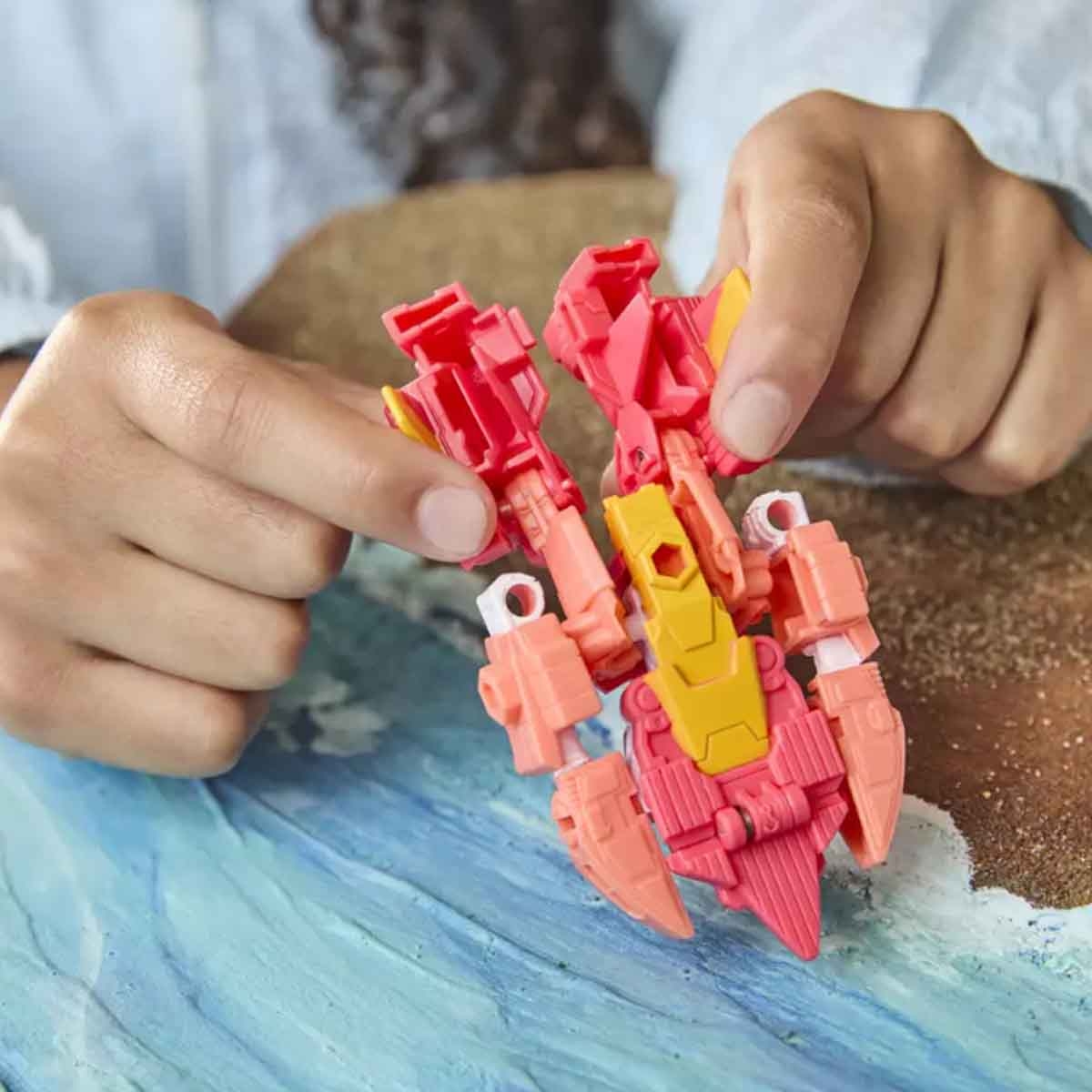 ترانسفورمرز سايبر وورلد شخصية إيليتا 1 سايبر تشينجرز للجنسين من عمر 3-4 سنوات